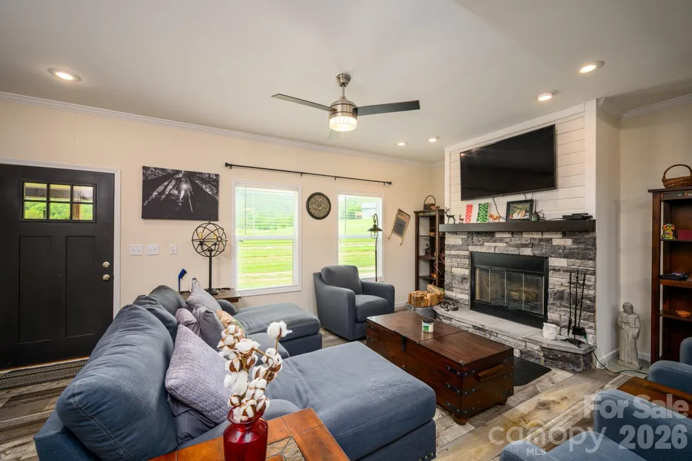 324 Plemmons Place Marion, NC 28752