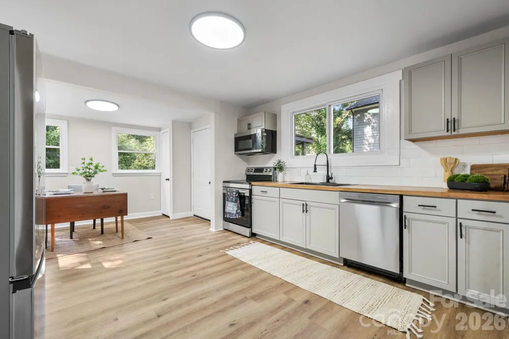 112 10th Avenue SE Hickory, NC 28602