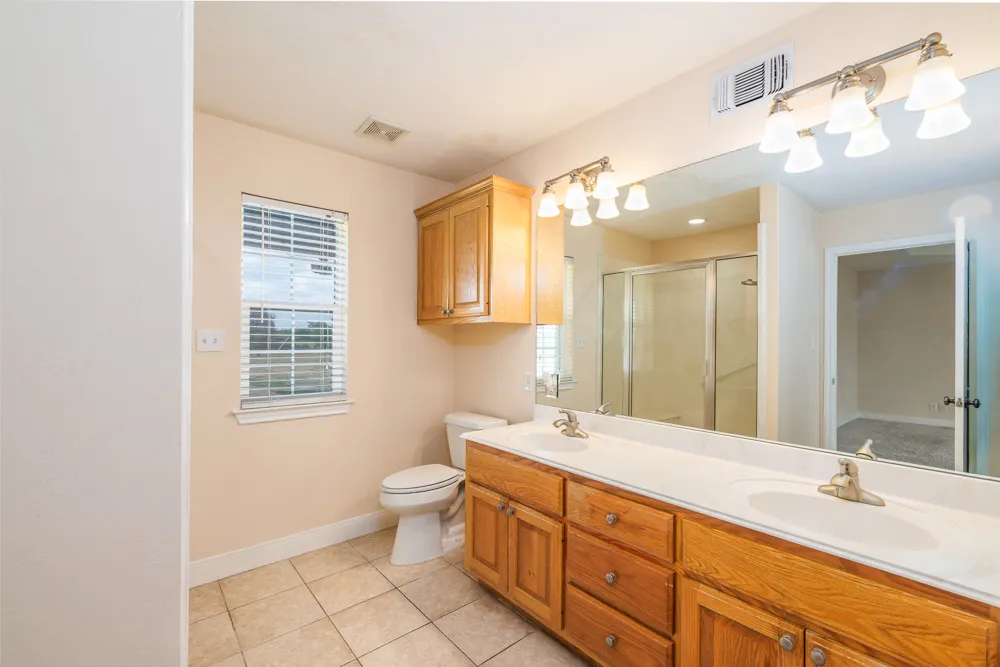 1506 Harwood Road Luling, TX 78648