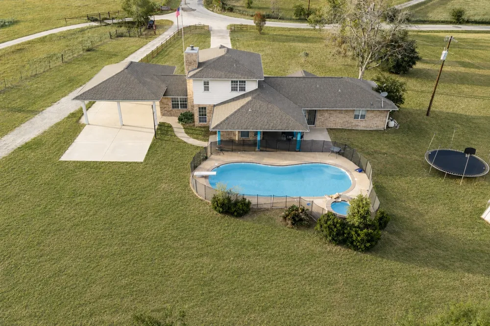 1506 Harwood Road Luling, TX 78648