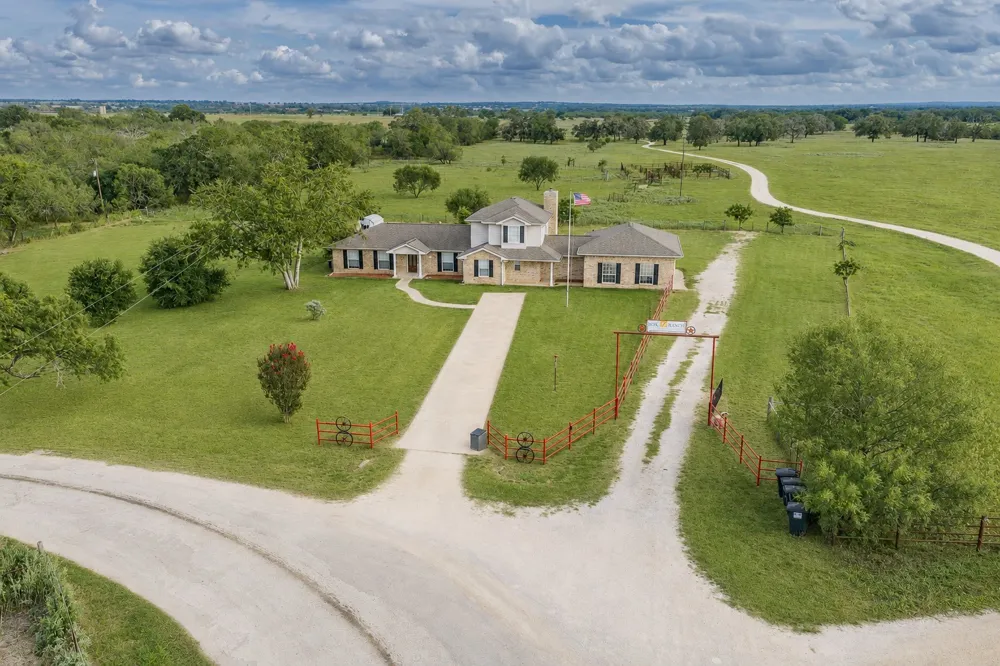 1506 Harwood Road Luling, TX 78648