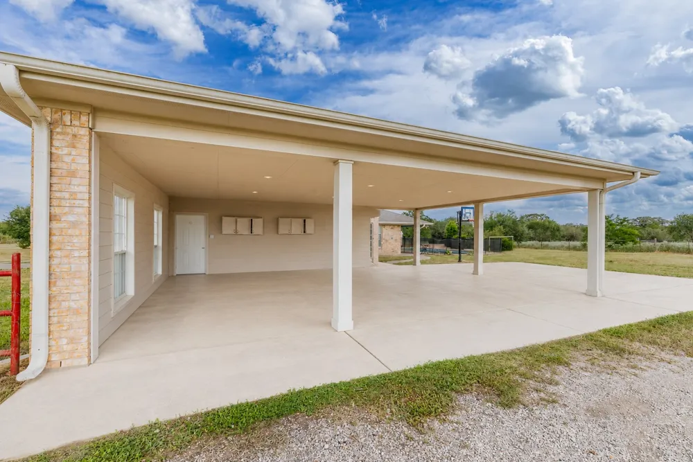 1506 Harwood Road Luling, TX 78648