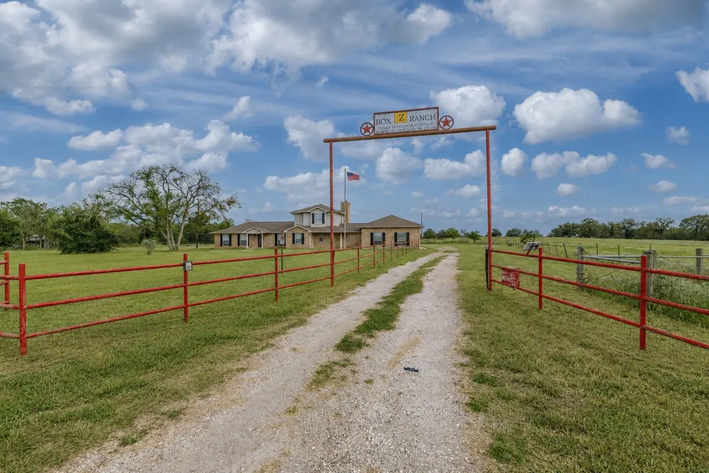 1506 Harwood Road Luling, TX 78648
