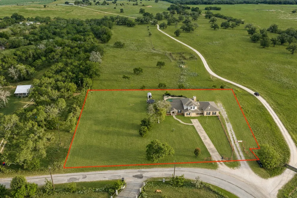 1506 Harwood Road Luling, TX 78648