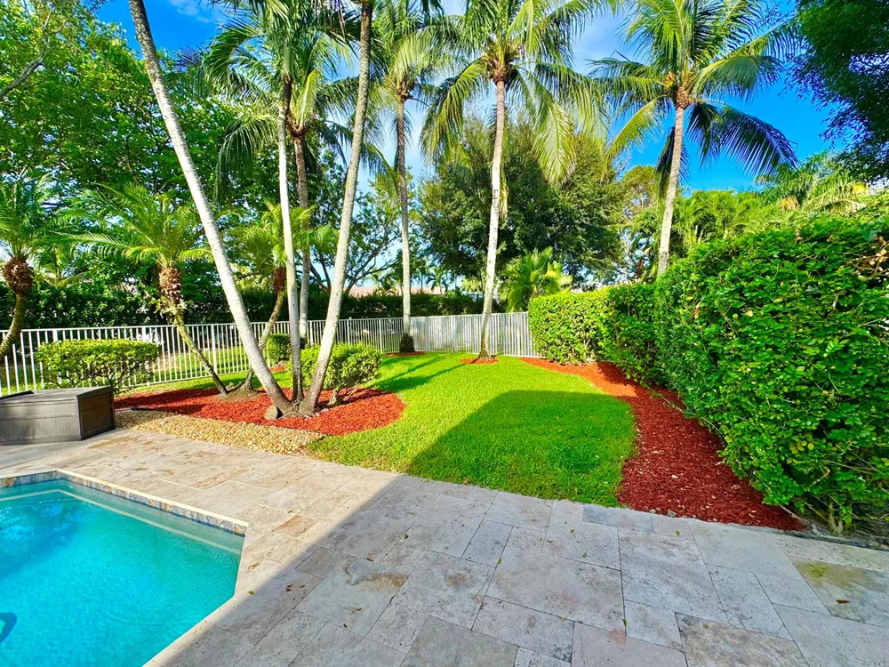 6566 Marbletree Lane Lake Worth, FL 33467