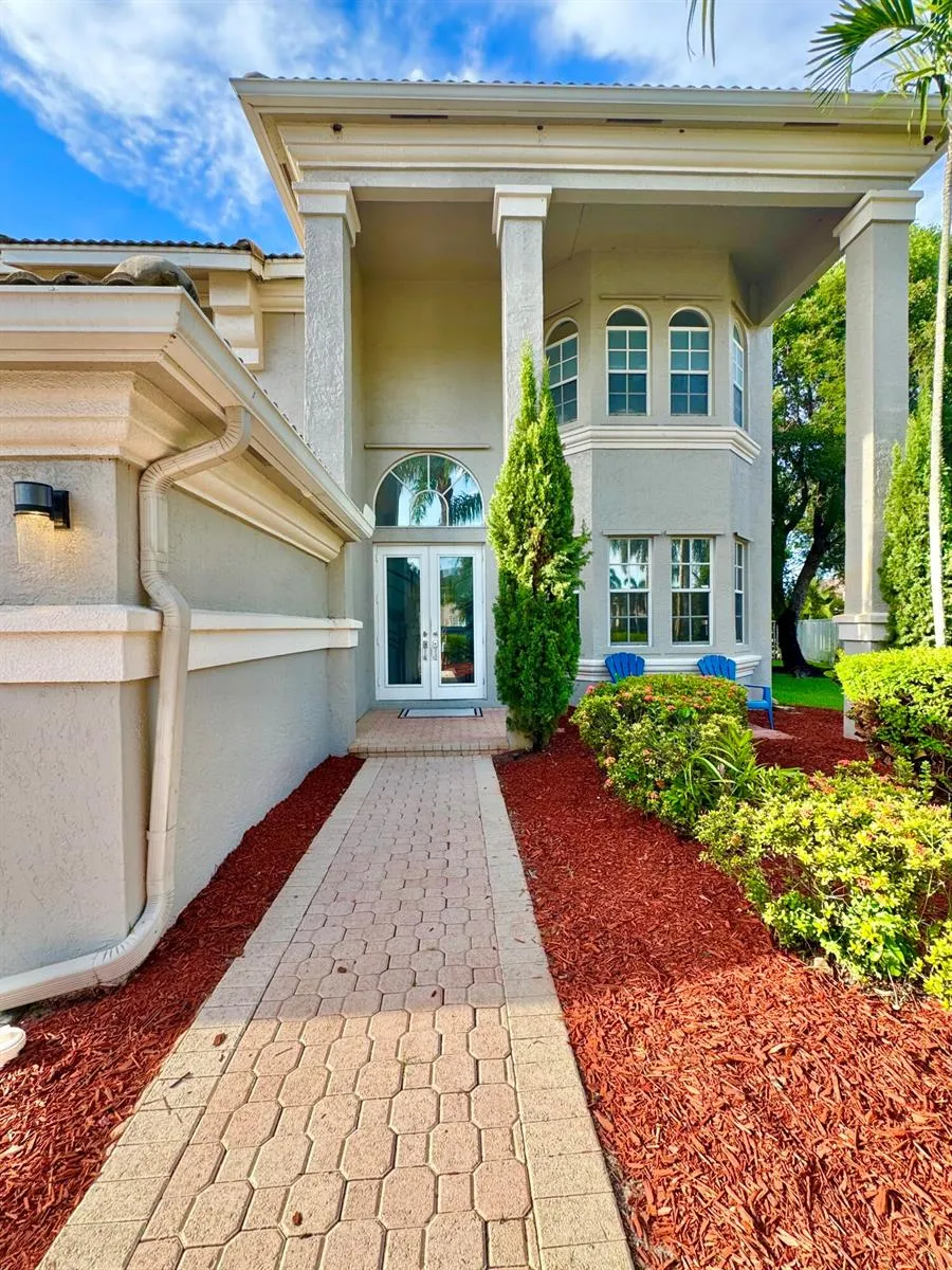 6566 Marbletree Lane Lake Worth, FL 33467