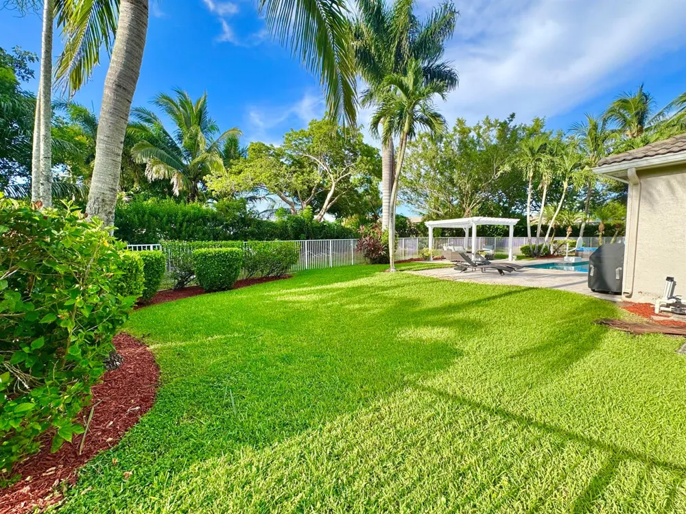 6566 Marbletree Lane Lake Worth, FL 33467