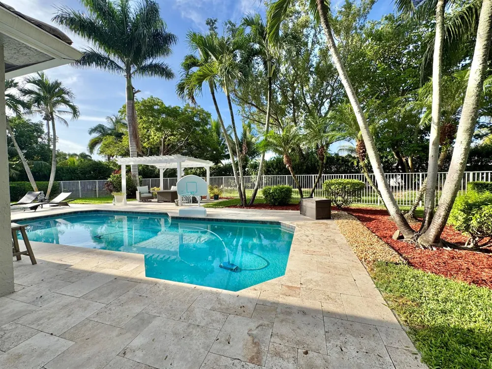 6566 Marbletree Lane Lake Worth, FL 33467