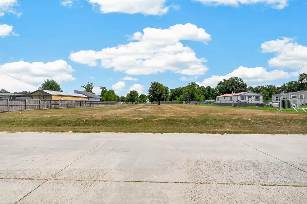 639 Road 5039 Cleveland, TX 77327