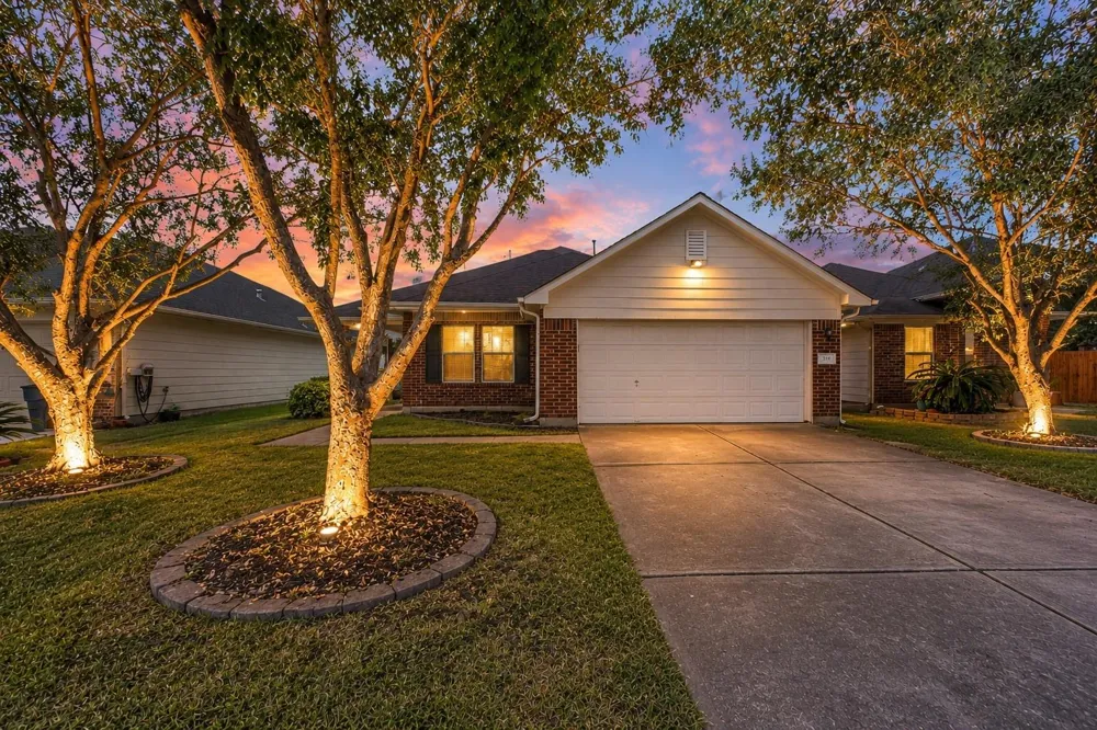 8011 Ginger Park Drive Baytown, TX 77521
