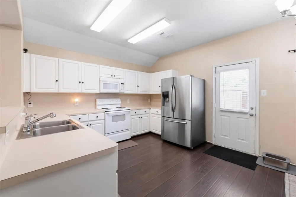 8011 Ginger Park Drive Baytown, TX 77521
