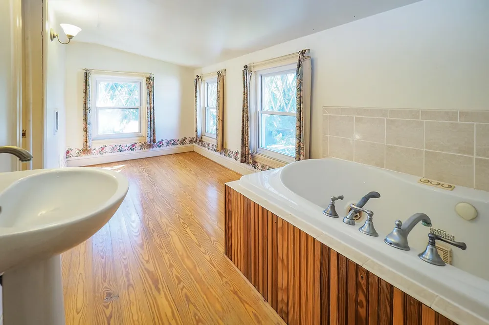 210 S Elm Street Three Oaks, MI 49128