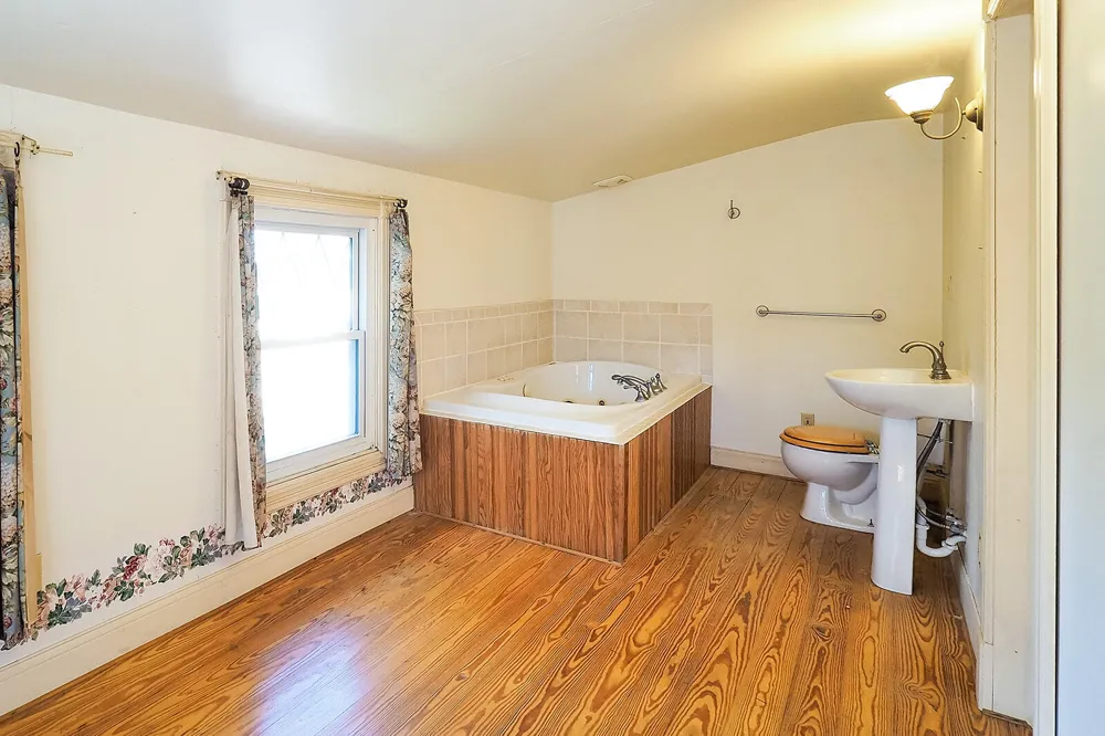 210 S Elm Street Three Oaks, MI 49128