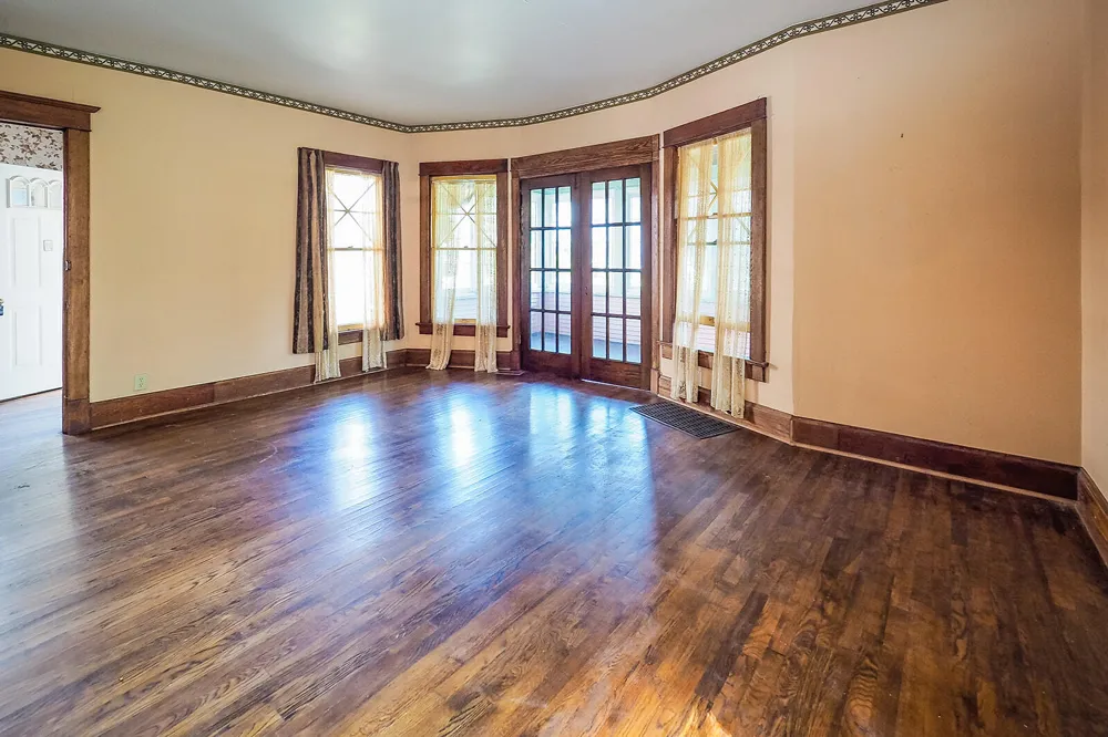 210 S Elm Street Three Oaks, MI 49128
