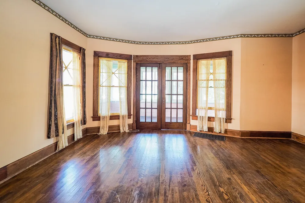 210 S Elm Street Three Oaks, MI 49128