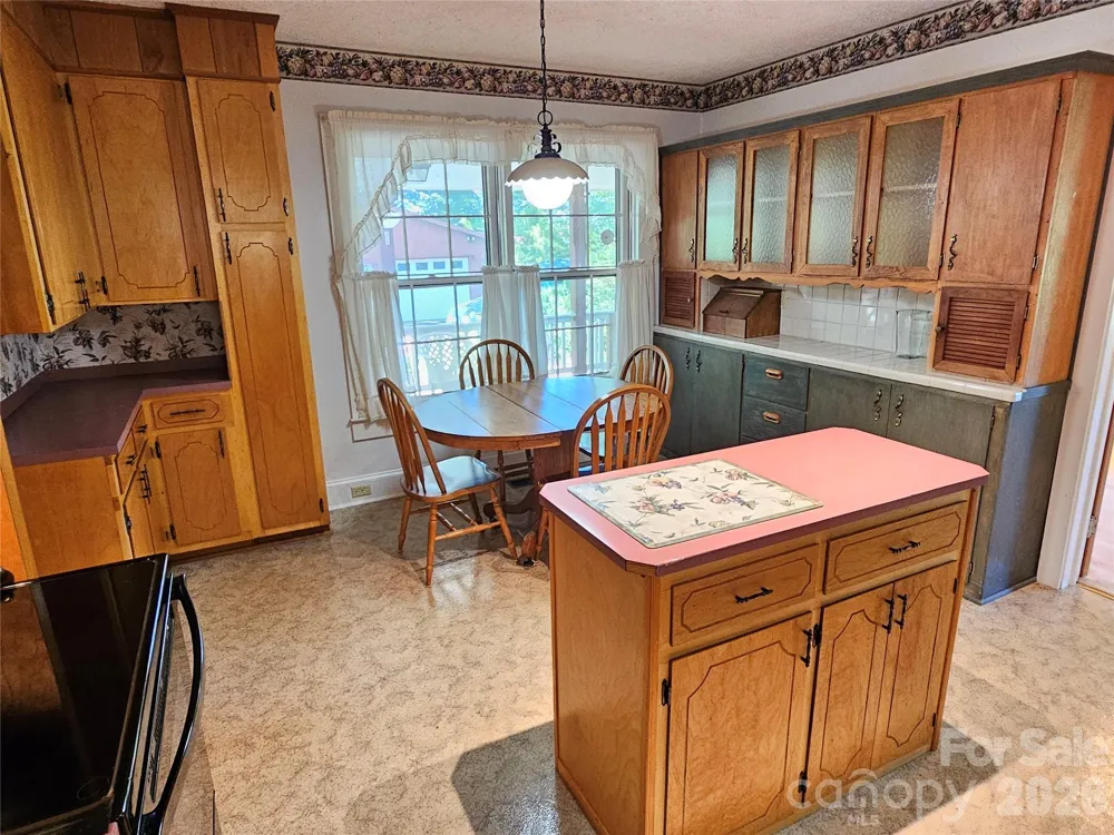 5086 Burkemont Road Morganton, NC 28655