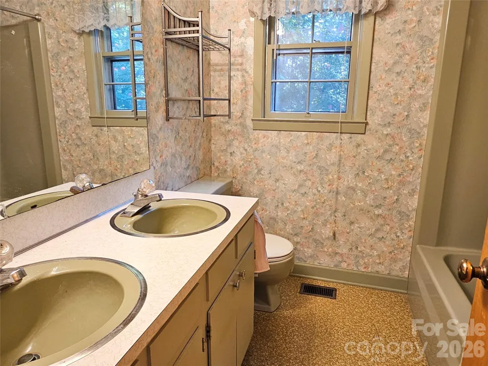 5086 Burkemont Road Morganton, NC 28655