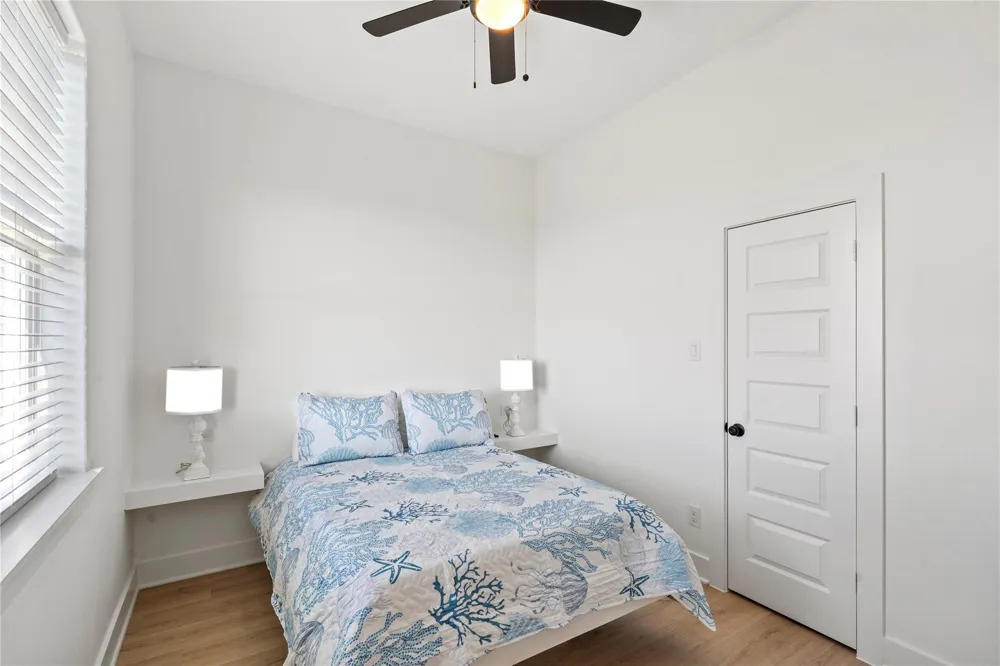 17418 Bristow Galveston, TX 77554