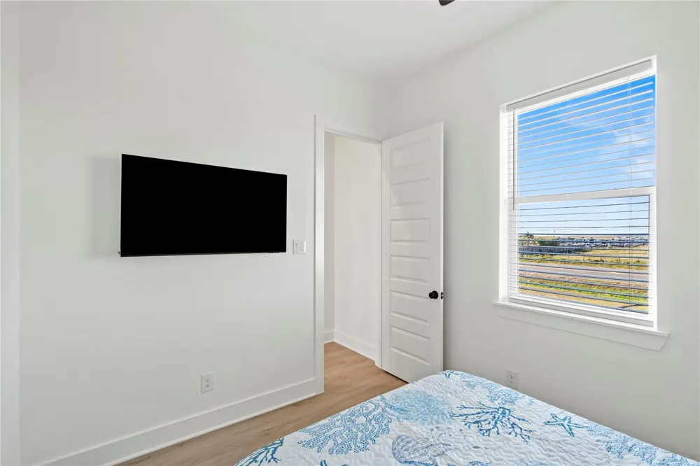 17418 Bristow Galveston, TX 77554