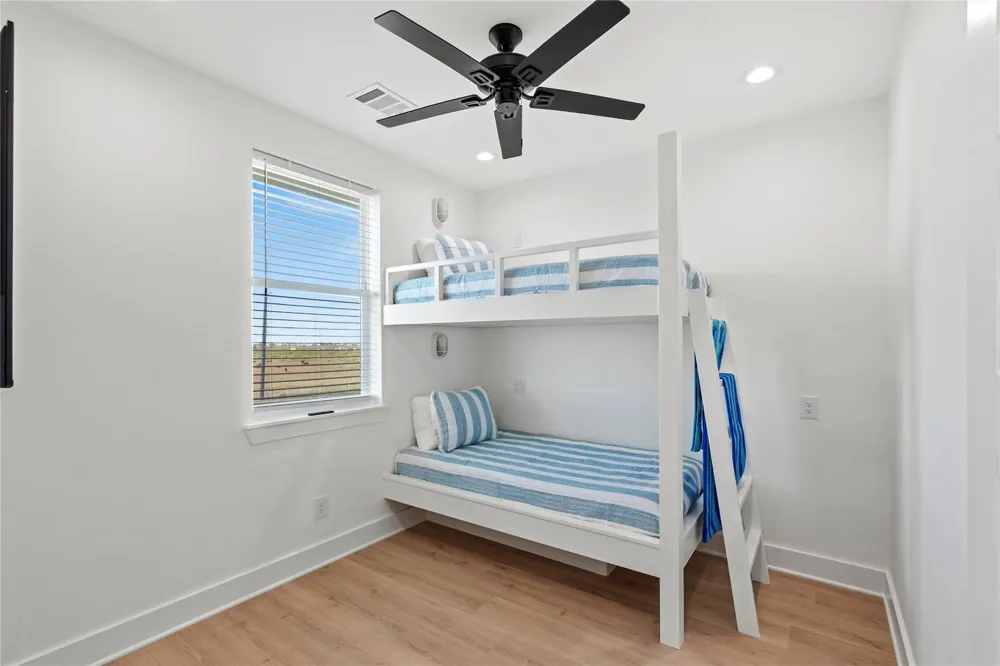 17418 Bristow Galveston, TX 77554