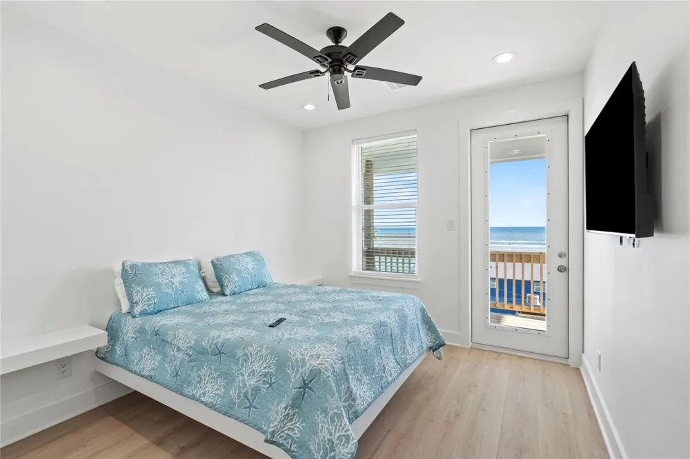 17418 Bristow Galveston, TX 77554