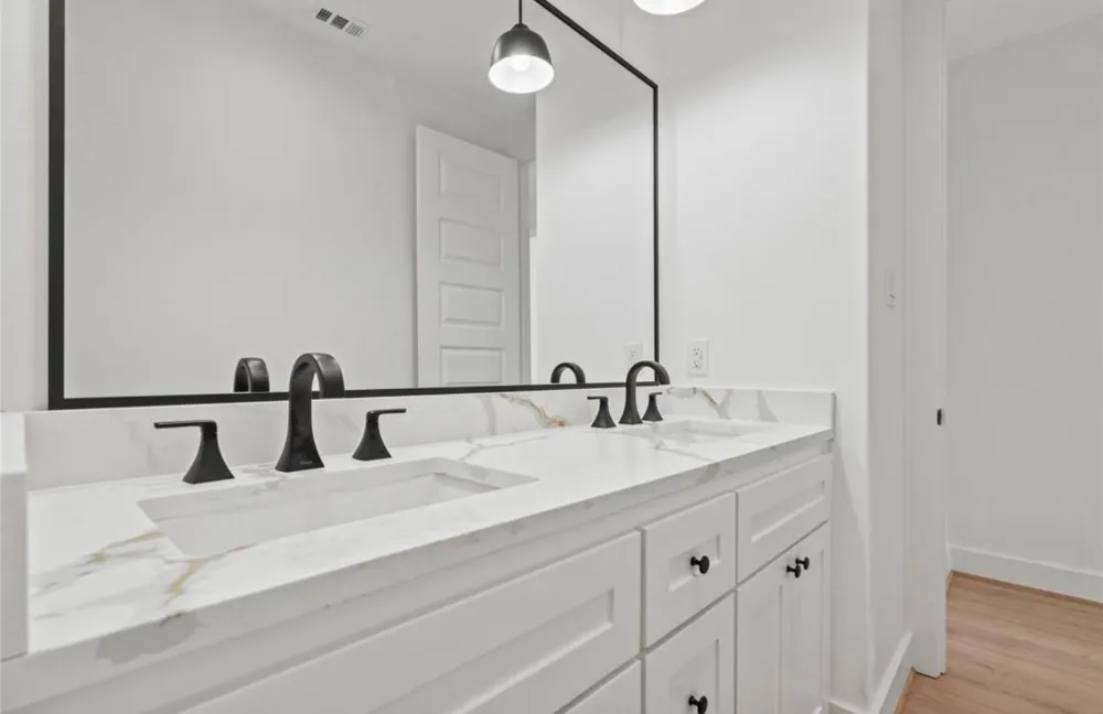 17418 Bristow Galveston, TX 77554