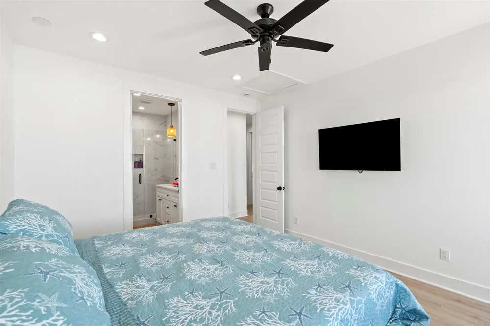 17418 Bristow Galveston, TX 77554
