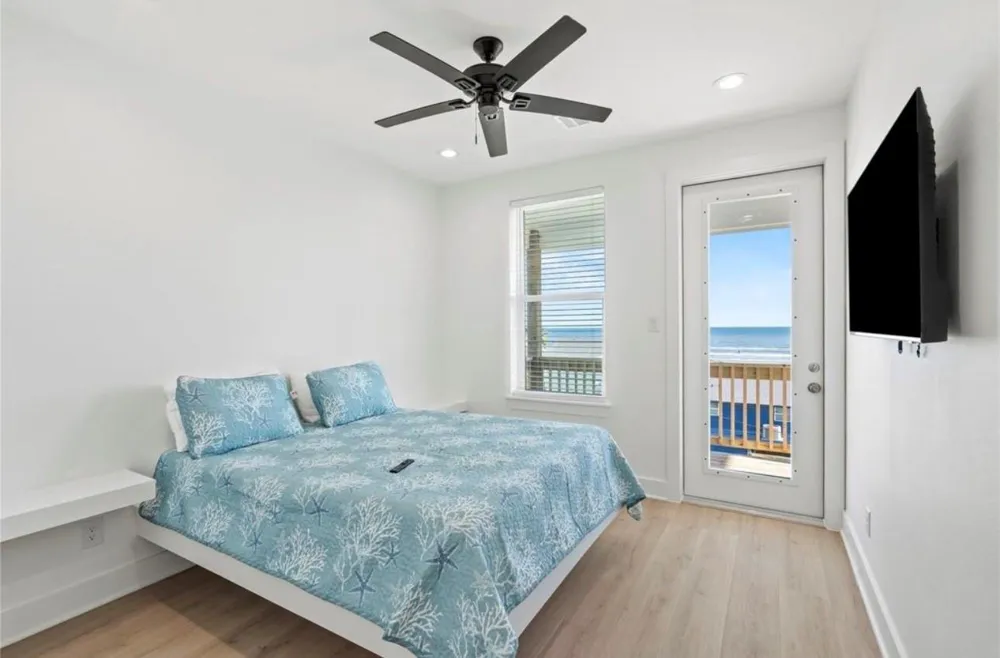 17418 Bristow Galveston, TX 77554