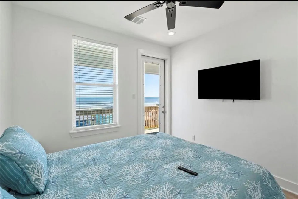 17418 Bristow Galveston, TX 77554
