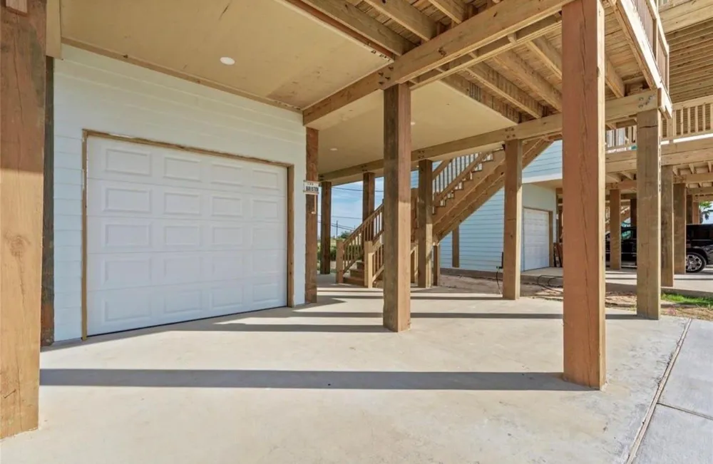 17418 Bristow Galveston, TX 77554