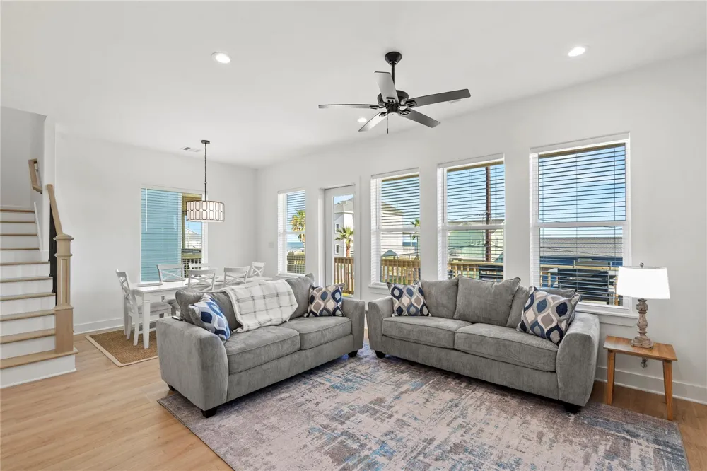 17418 Bristow Galveston, TX 77554