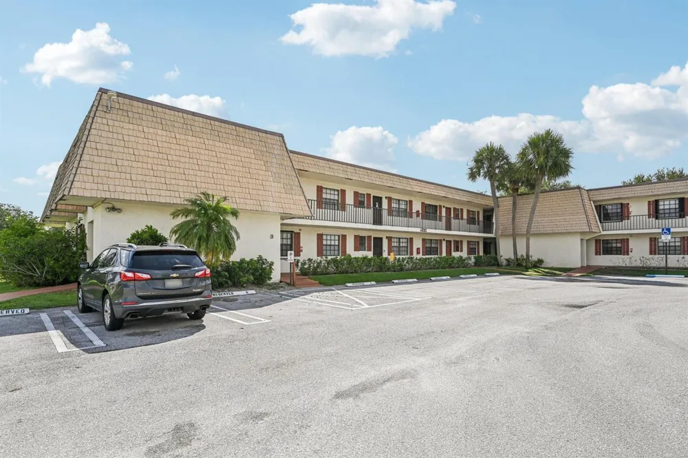 4682 OAK TERRACE DRIVE #4682 