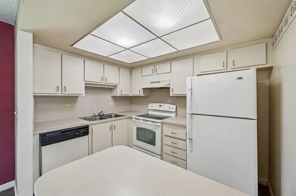 4682 OAK TERRACE DRIVE #4682 