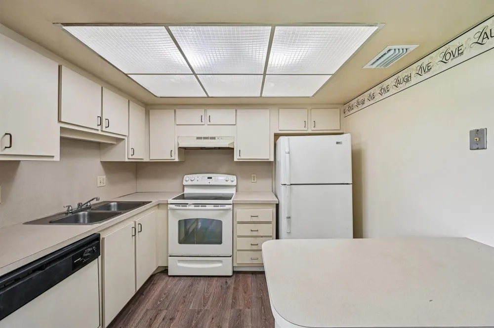 4682 OAK TERRACE DRIVE #4682 