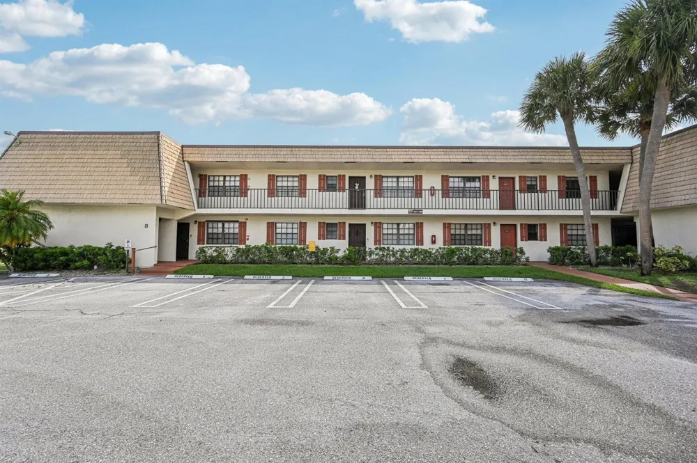 4682 OAK TERRACE DRIVE #4682 