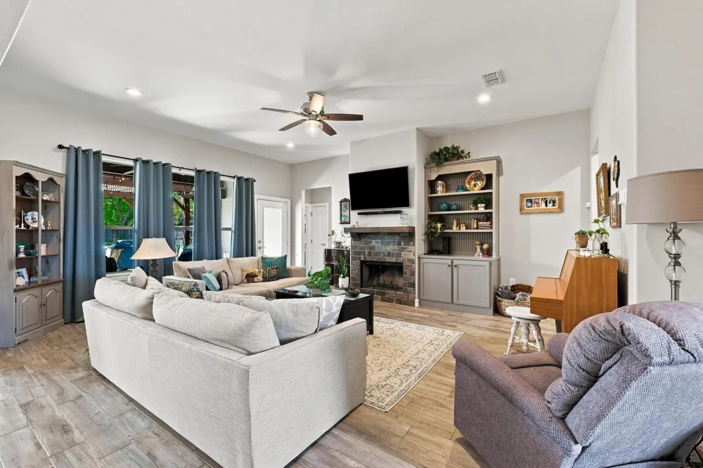 603 E Burks Street Pilot Point, TX 76258