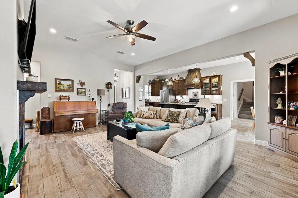 603 E Burks Street Pilot Point, TX 76258