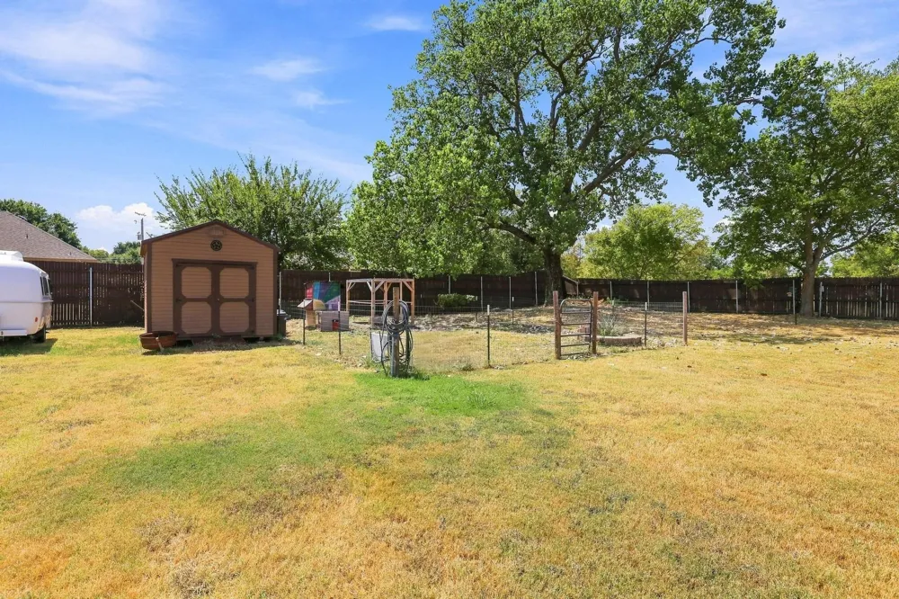 603 E Burks Street Pilot Point, TX 76258