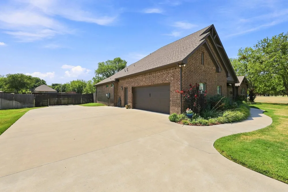 603 E Burks Street Pilot Point, TX 76258