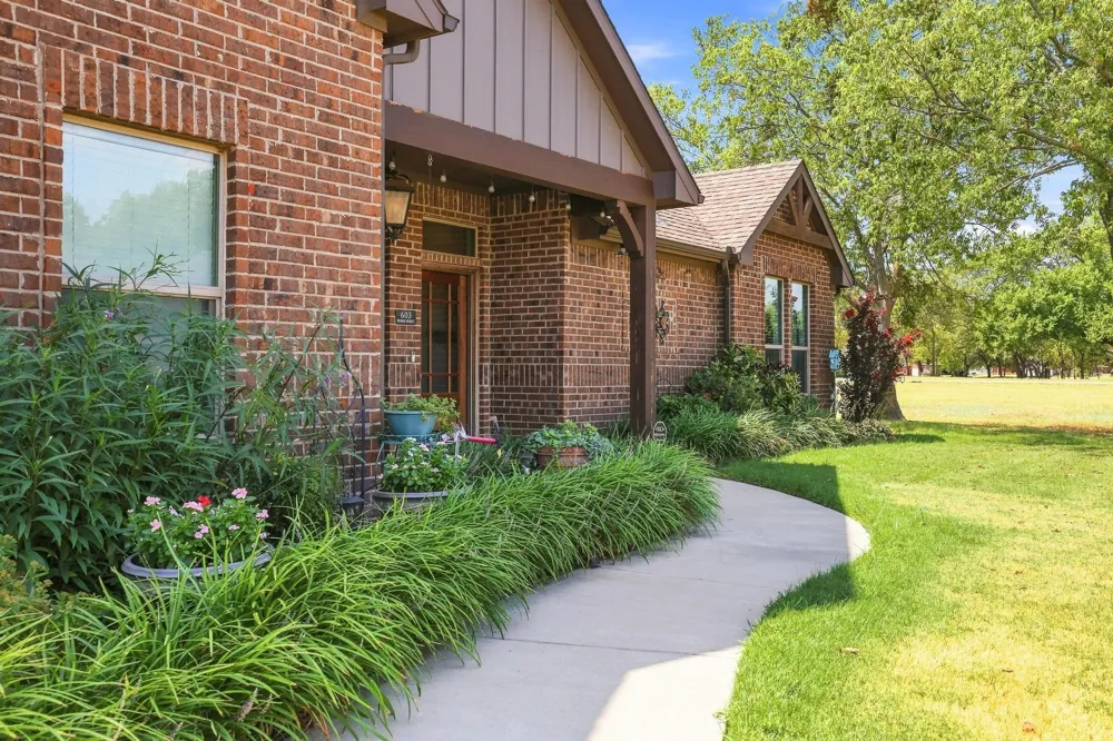 603 E Burks Street Pilot Point, TX 76258