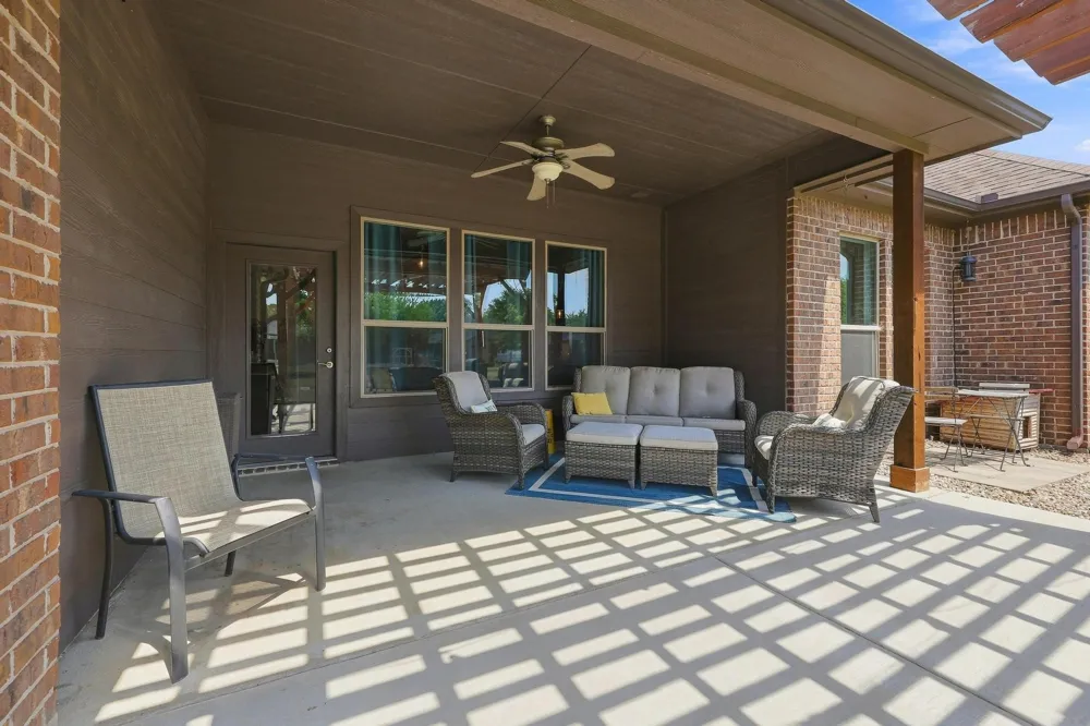 603 E Burks Street Pilot Point, TX 76258