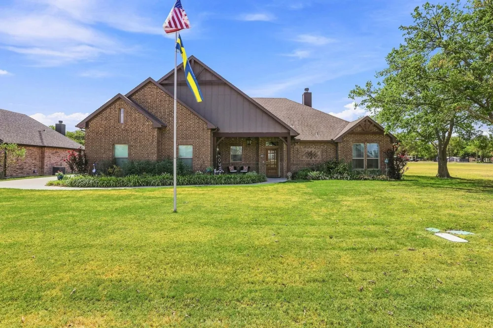 603 E Burks Street Pilot Point, TX 76258
