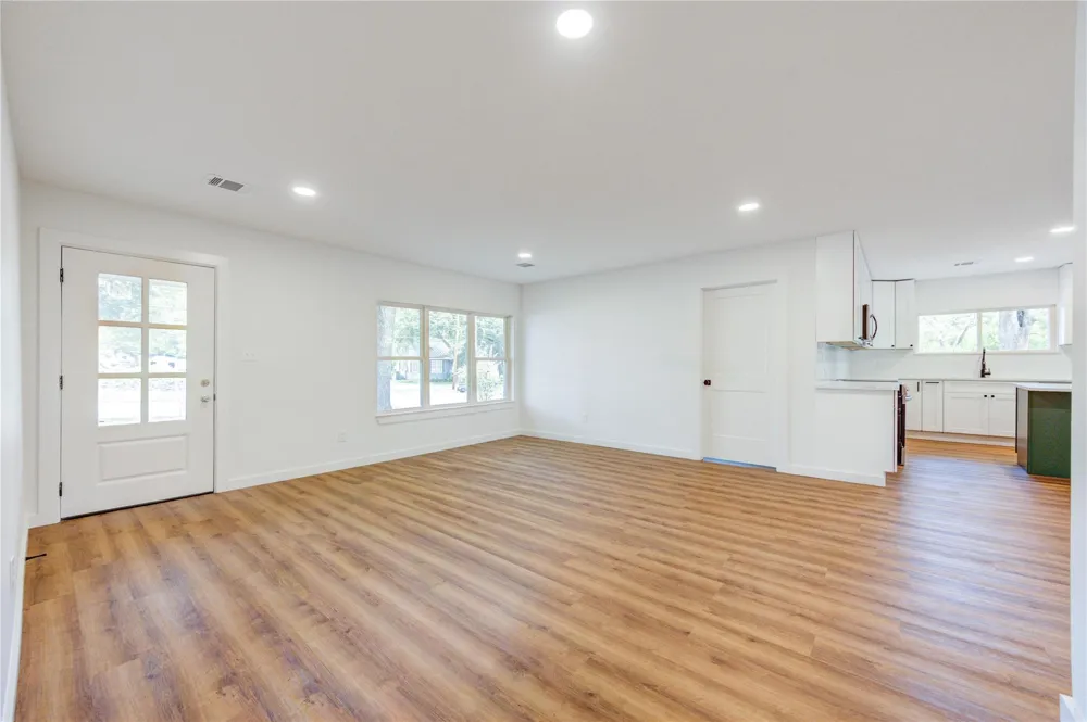 713 S Holland Street Bellville, TX 77418