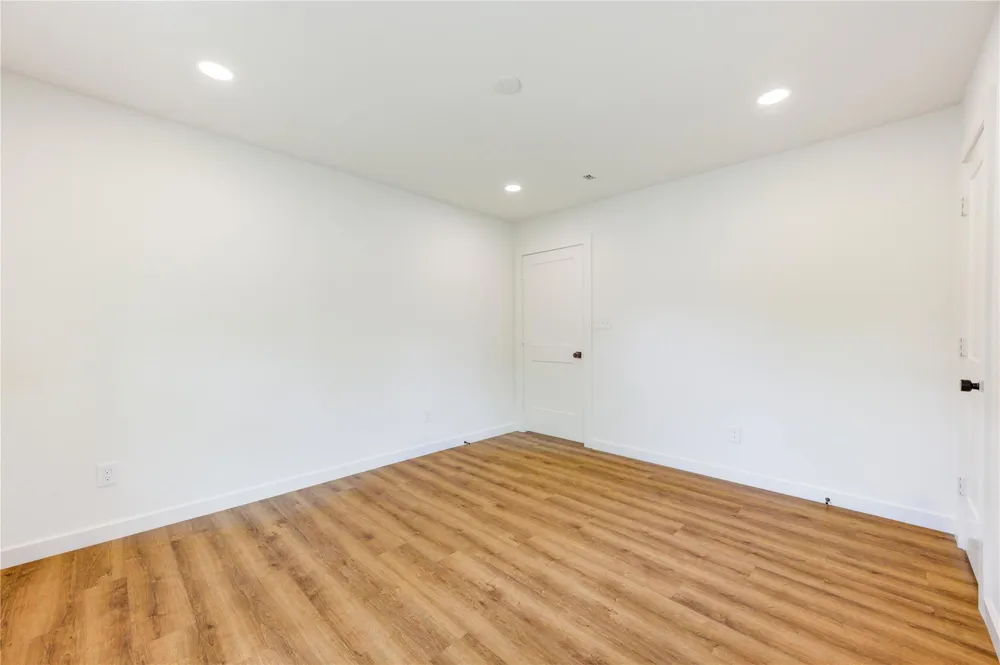 713 S Holland Street Bellville, TX 77418