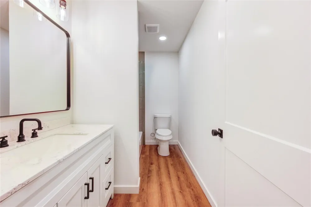 713 S Holland Street Bellville, TX 77418
