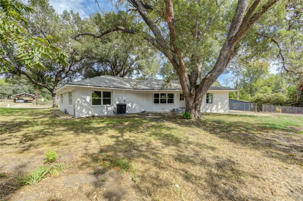 713 S Holland Street Bellville, TX 77418