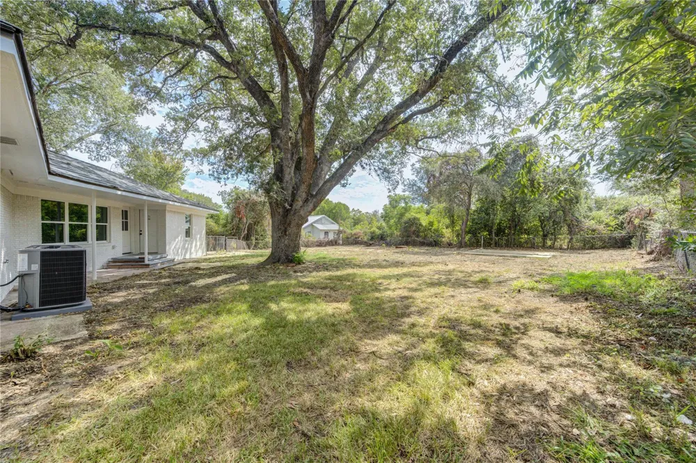 713 S Holland Street Bellville, TX 77418
