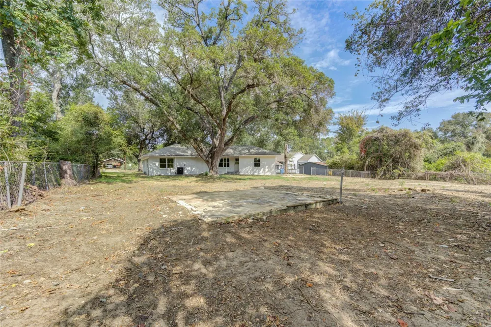 713 S Holland Street Bellville, TX 77418