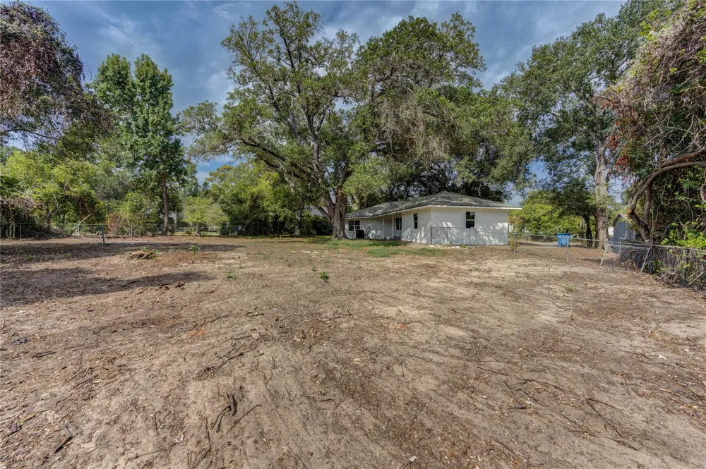 713 S Holland Street Bellville, TX 77418