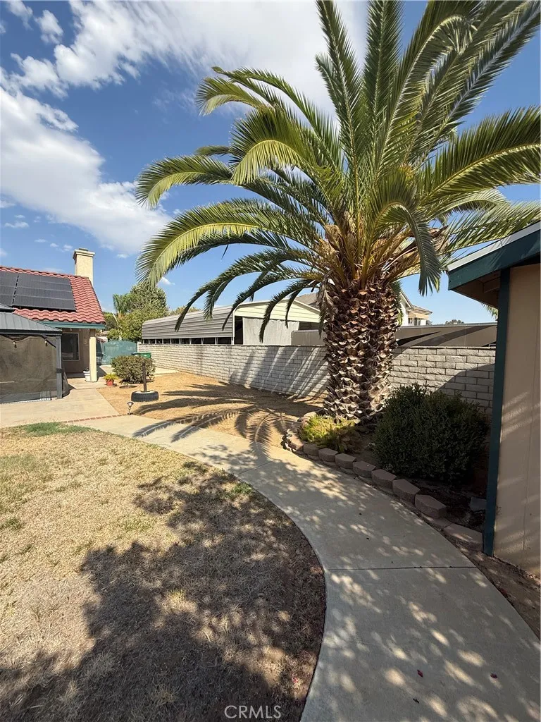 11551 Knoll Vista Moreno Valley, CA 92555